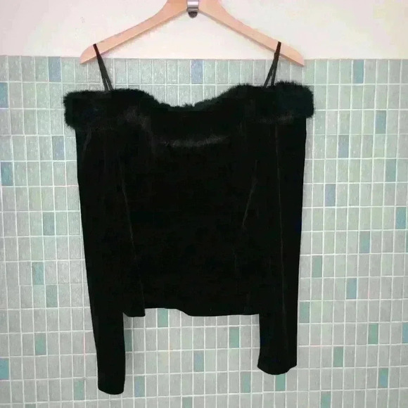 dressbarn collection Faux Fur Neckline Off Shoulder Black Velvet Long Sleeve Top - Picture 15 of 16